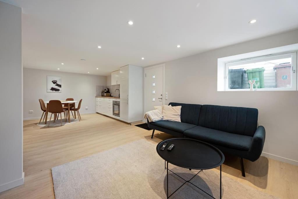 Practical Basement Apt With All Home Comforts Close To City Centre Stavanger Exterior photo
